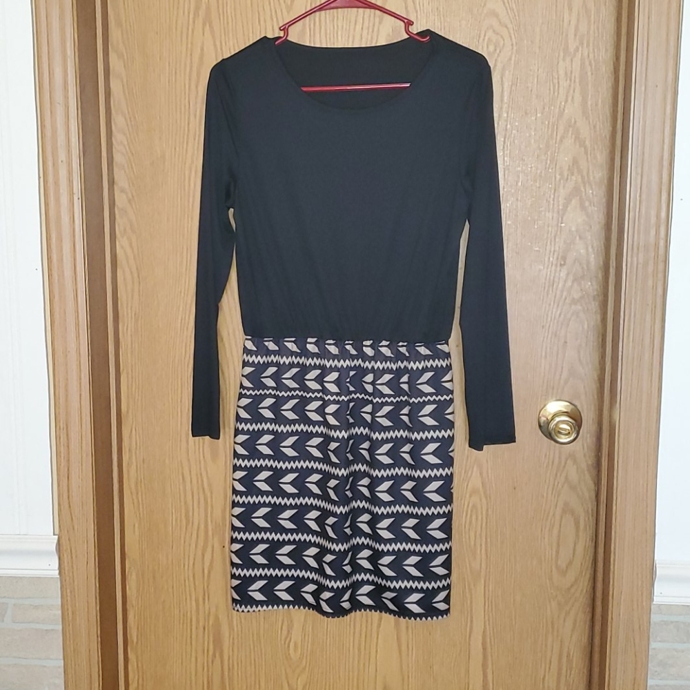 One piece dress.black and tan in color.  No damage